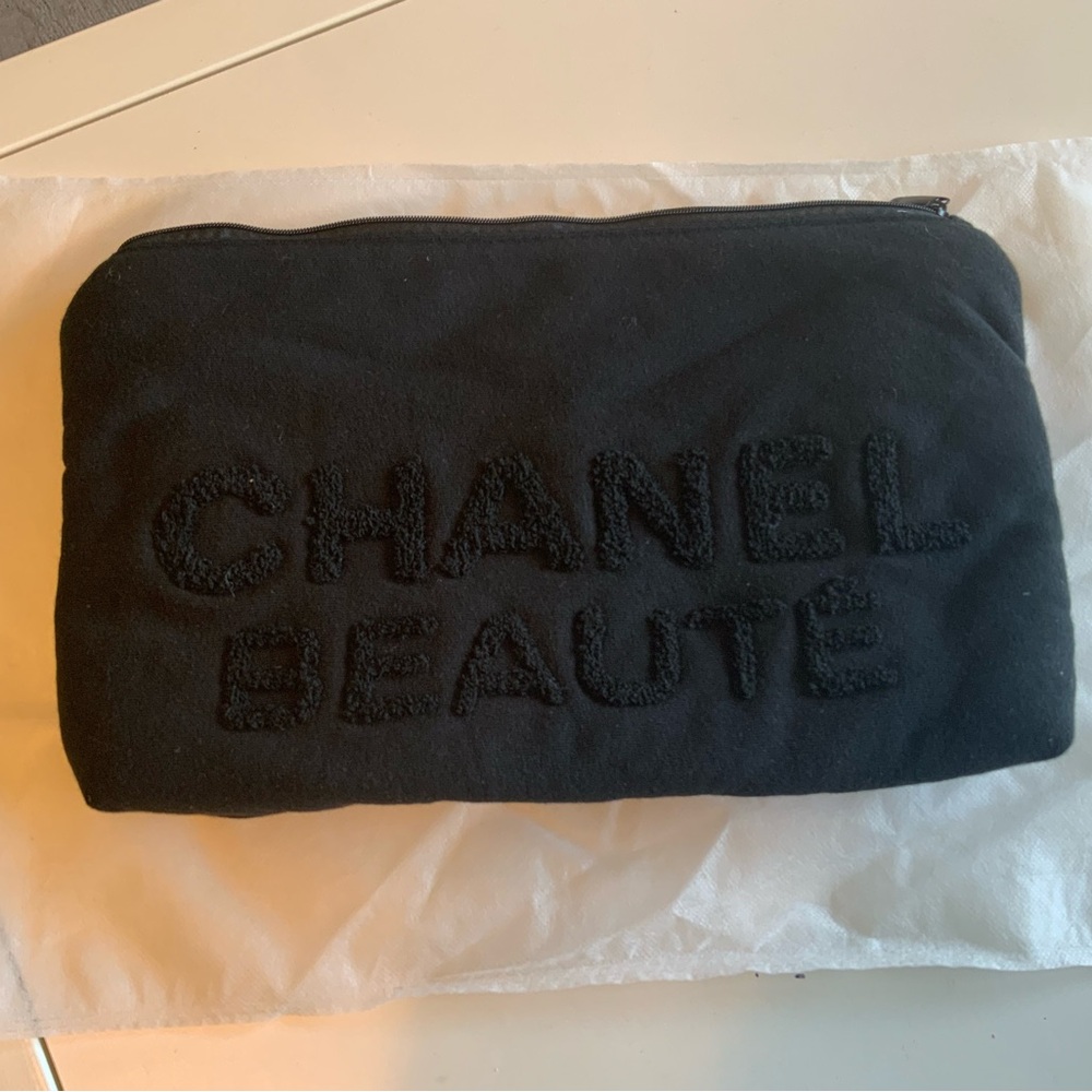 Beauté Black Pouch